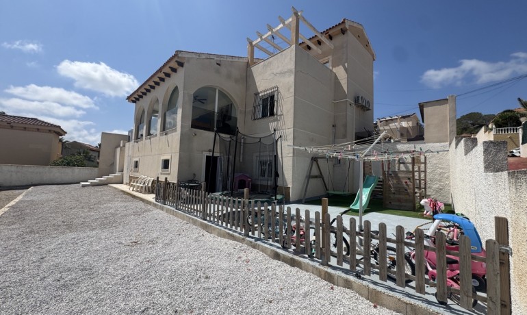 Revente - Villa -
San Miguel de Salinas - Las Comunicaciones