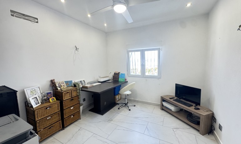 Revente - Villa -
San Miguel de Salinas - Las Comunicaciones