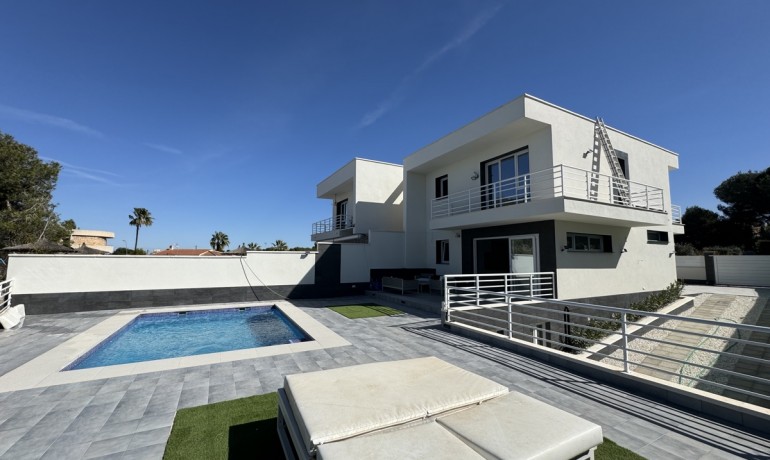 Revente - Villa -
Torrevieja - Los Balcones