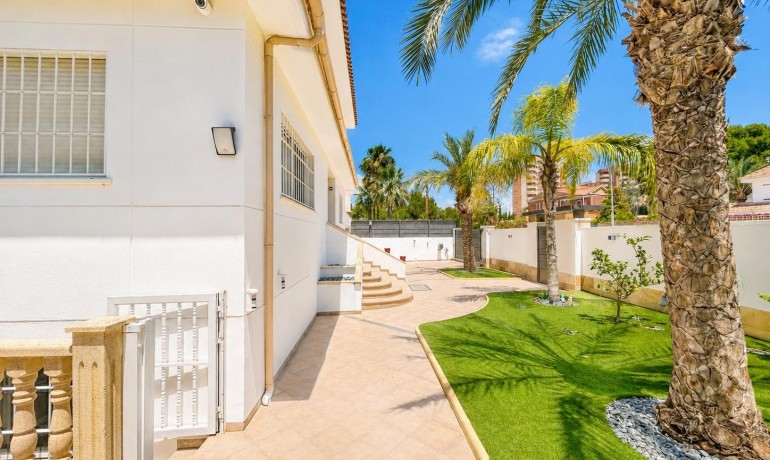 Herverkoop - Villa -
Dehesa de campoamor - Campoamor