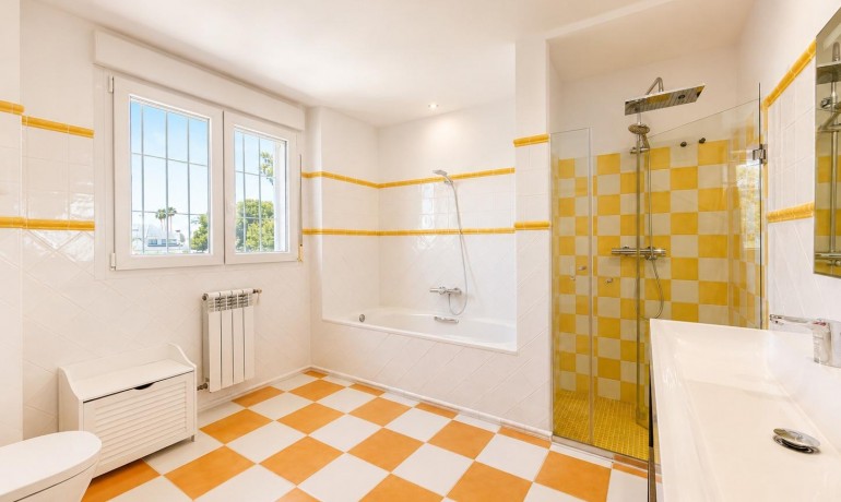 Herverkoop - Villa -
Dehesa de campoamor - Campoamor
