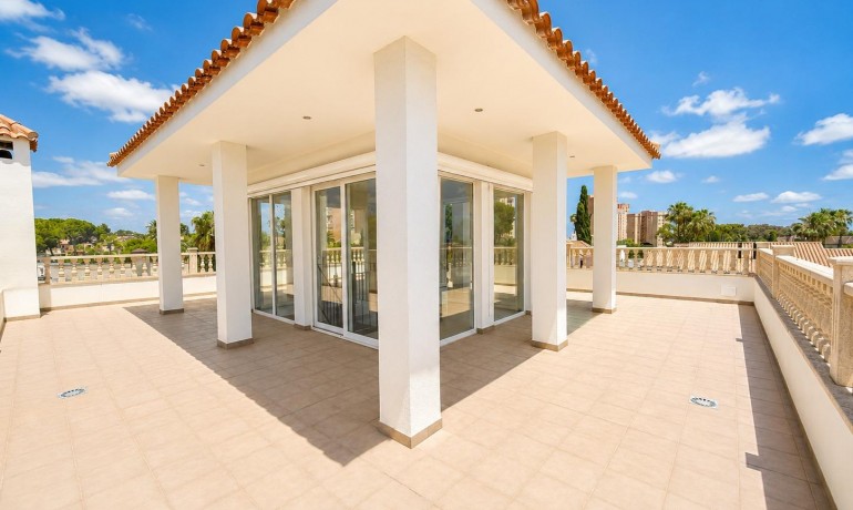 Herverkoop - Villa -
Dehesa de campoamor - Campoamor