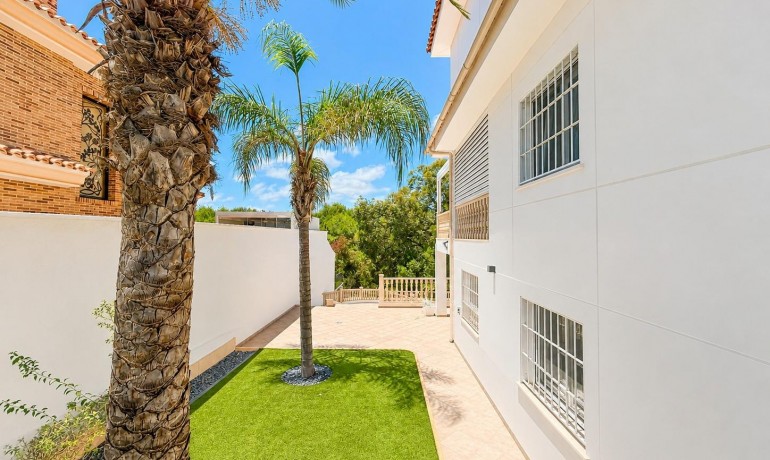 Herverkoop - Villa -
Dehesa de campoamor - Campoamor