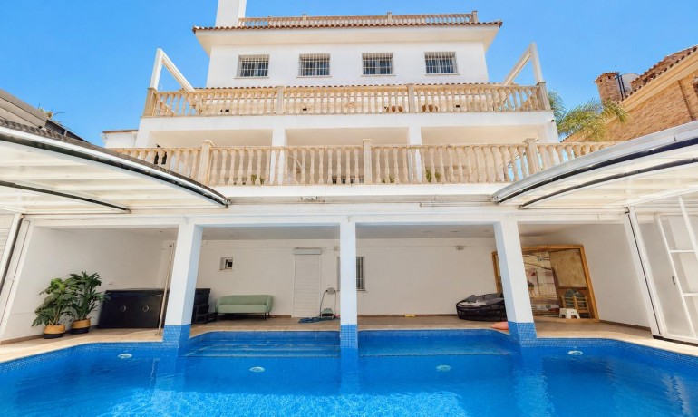 Sale - Villa -
Dehesa de campoamor - Campoamor