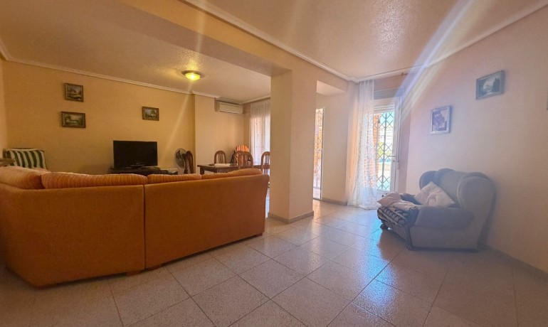 Sale - Apartment / Flat -
Torrevieja Centro - Torrevieja