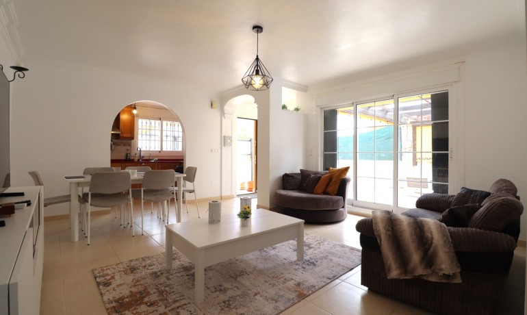 Sale - Villa -
Los Montesinos - La Herrada