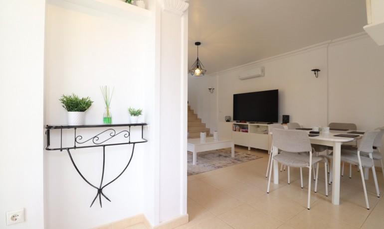Sale - Villa -
Los Montesinos - La Herrada