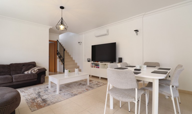 Sale - Villa -
Los Montesinos - La Herrada