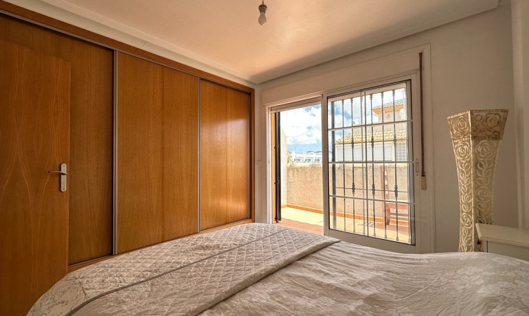 Sale - Villa -
Los Montesinos - La Herrada