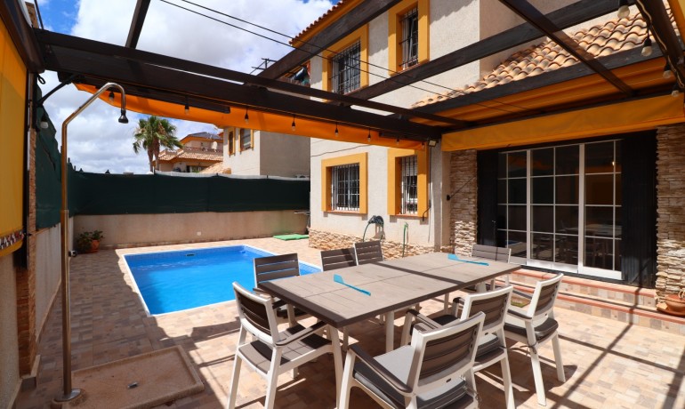 Sale - Villa -
Los Montesinos - La Herrada