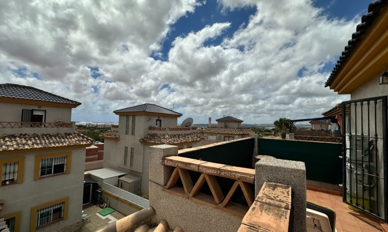 Sale - Villa -
Los Montesinos - La Herrada