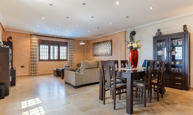 Sale - Villa -
Los Montesinos - La Herrada