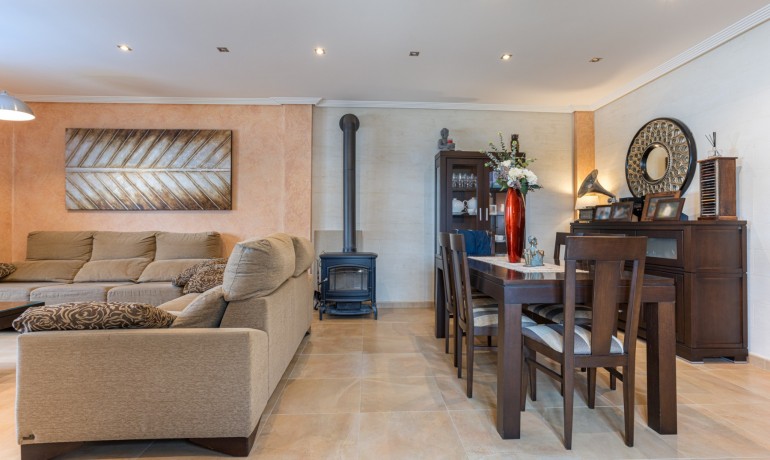 Sale - Villa -
Los Montesinos - La Herrada