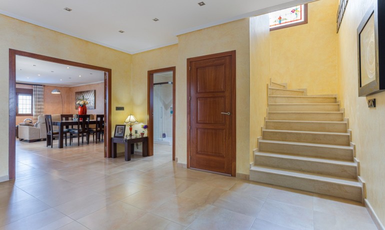 Sale - Villa -
Los Montesinos - La Herrada