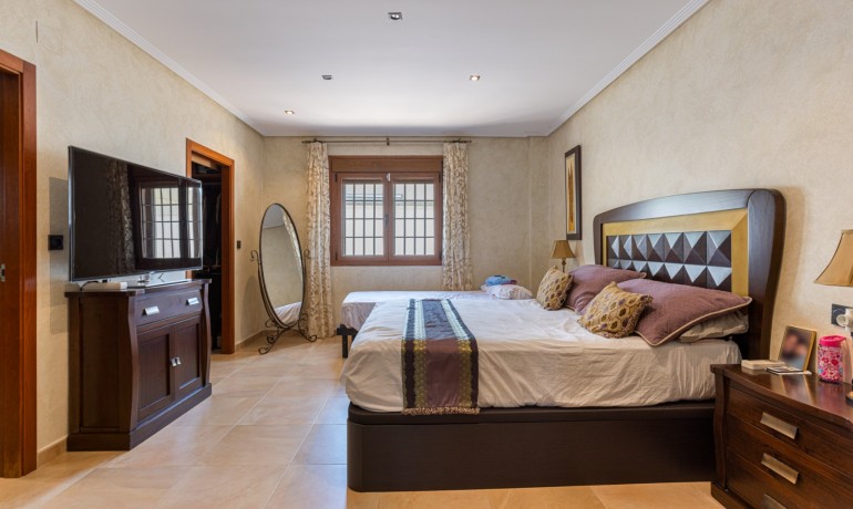 Sale - Villa -
Los Montesinos - La Herrada
