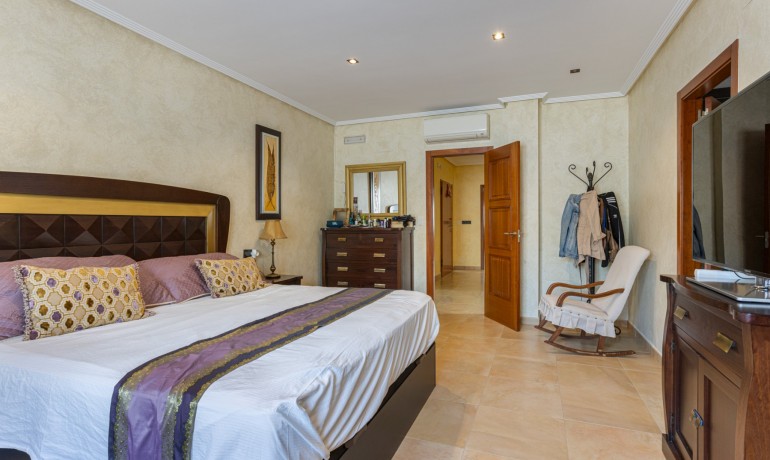 Sale - Villa -
Los Montesinos - La Herrada