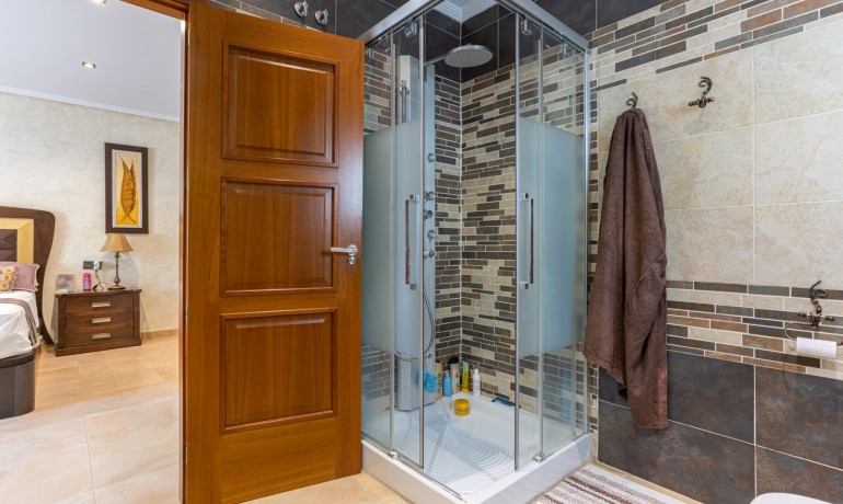 Sale - Villa -
Los Montesinos - La Herrada