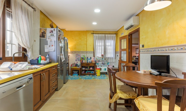 Sale - Villa -
Los Montesinos - La Herrada