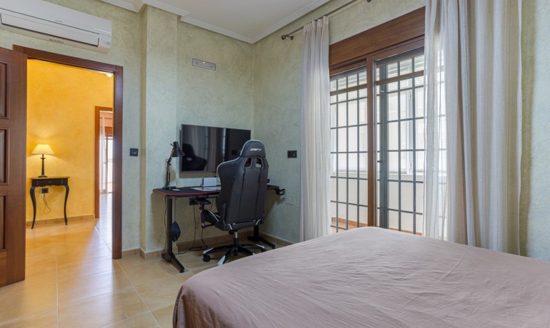 Sale - Villa -
Los Montesinos - La Herrada
