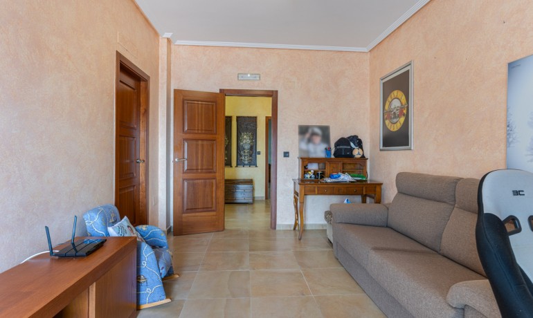 Sale - Villa -
Los Montesinos - La Herrada