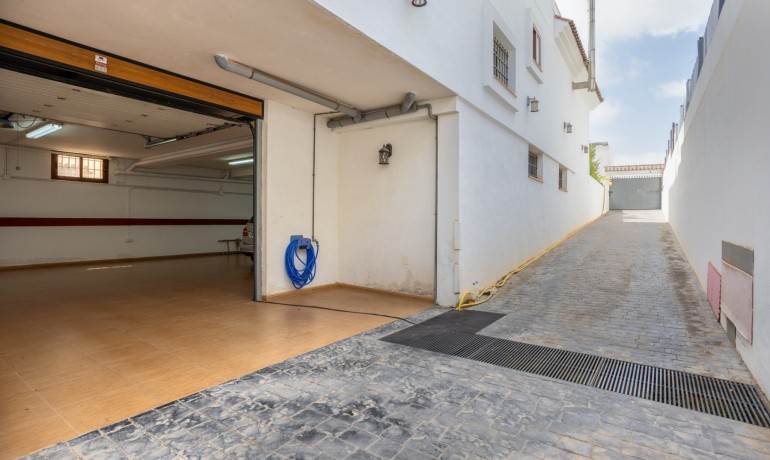 Sale - Villa -
Los Montesinos - La Herrada