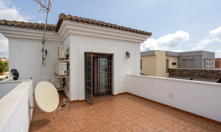 Sale - Villa -
Los Montesinos - La Herrada