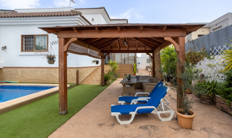 Sale - Villa -
Los Montesinos - La Herrada