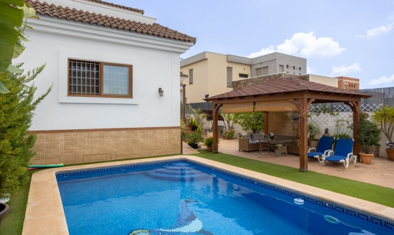 Sale - Villa -
Los Montesinos - La Herrada