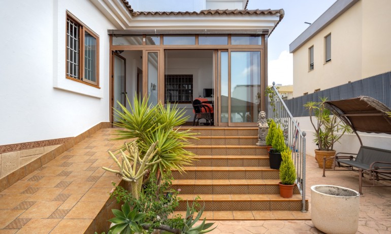 Sale - Villa -
Los Montesinos - La Herrada