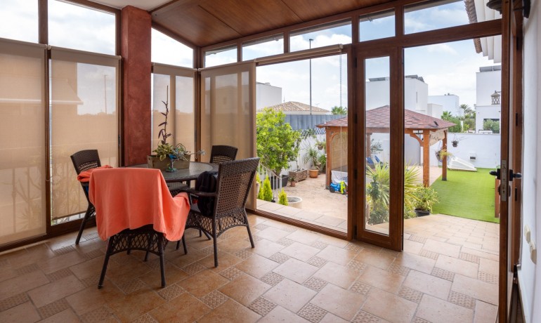 Sale - Villa -
Los Montesinos - La Herrada