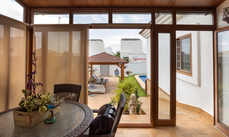 Sale - Villa -
Los Montesinos - La Herrada
