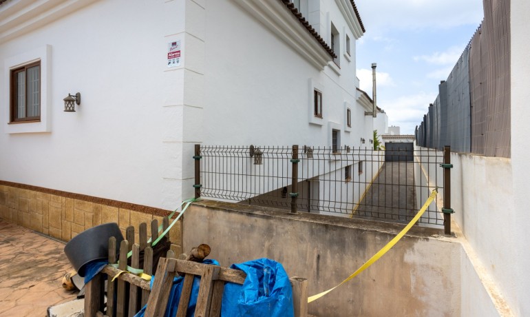 Sale - Villa -
Los Montesinos - La Herrada