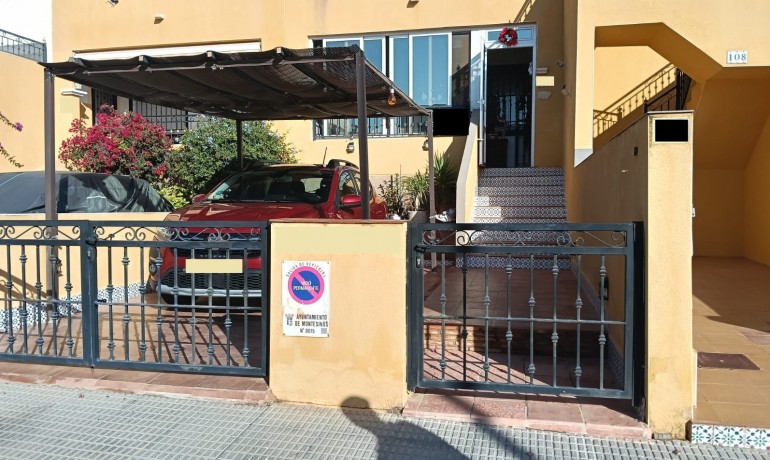 Sale - Apartment / Flat -
Los Montesinos - La Herrada