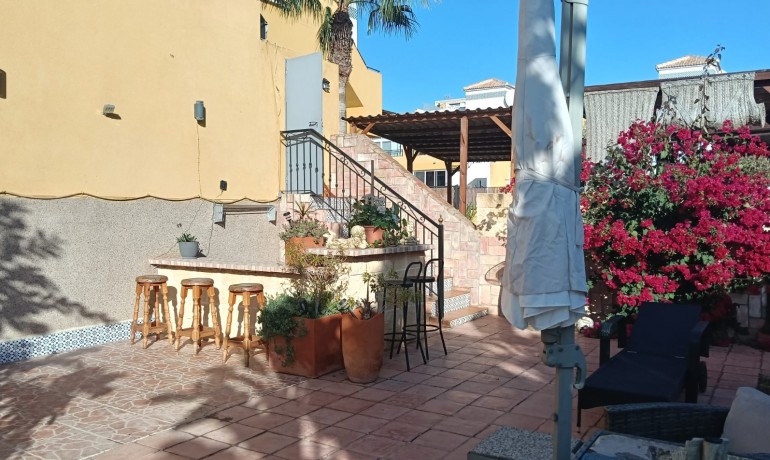 Sale - Apartment / Flat -
Los Montesinos - La Herrada