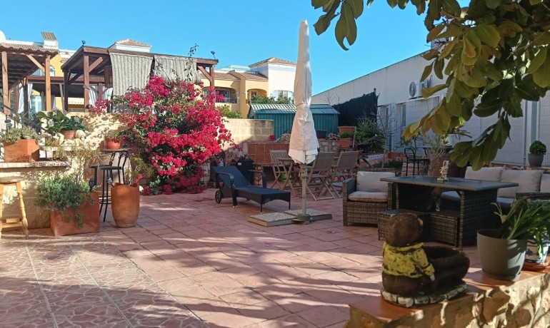 Sale - Apartment / Flat -
Los Montesinos - La Herrada