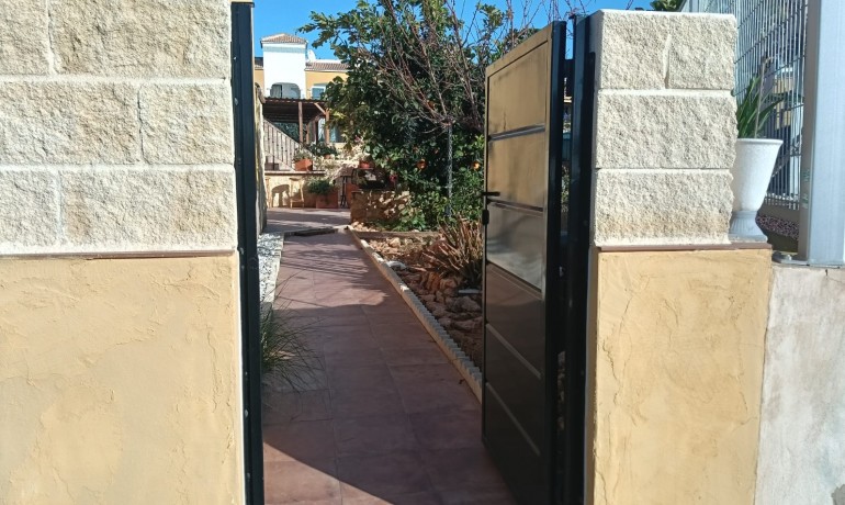 Sale - Apartment / Flat -
Los Montesinos - La Herrada
