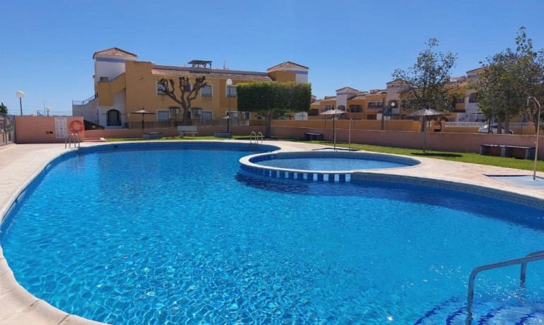 Sale - Apartment / Flat -
Los Montesinos - La Herrada