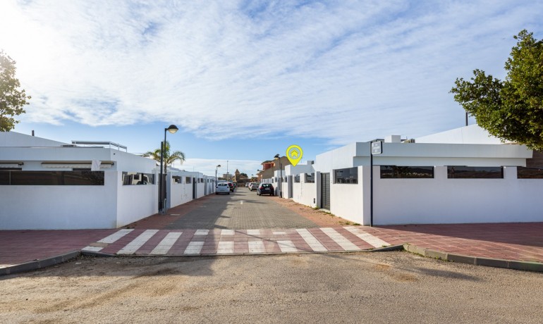 Sale - Villa -
Torre Pacheco - Roldán - Town