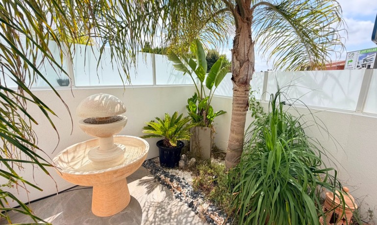Sale - Villa -
Los Montesinos - La Herrada
