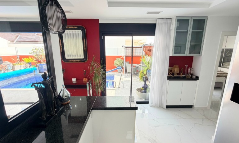 Sale - Villa -
Los Montesinos - La Herrada
