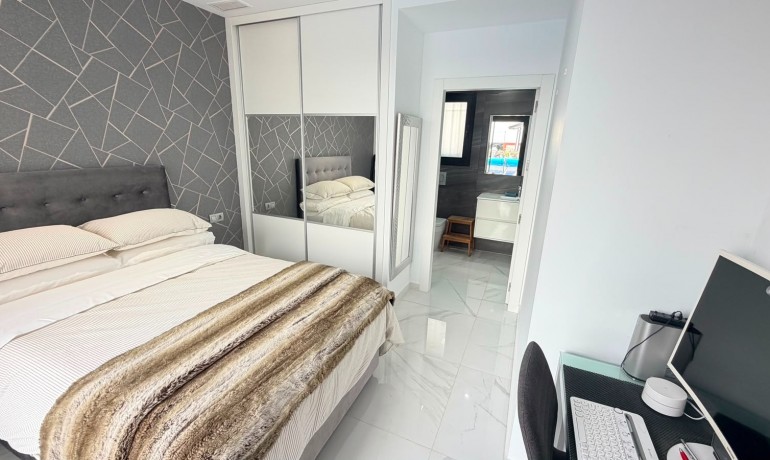 Sale - Villa -
Los Montesinos - La Herrada