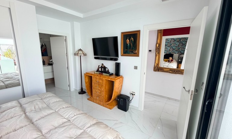 Sale - Villa -
Los Montesinos - La Herrada