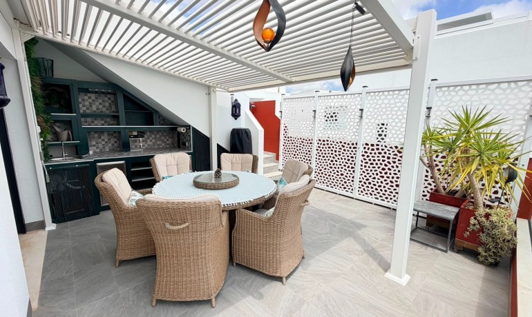 Sale - Villa -
Los Montesinos - La Herrada