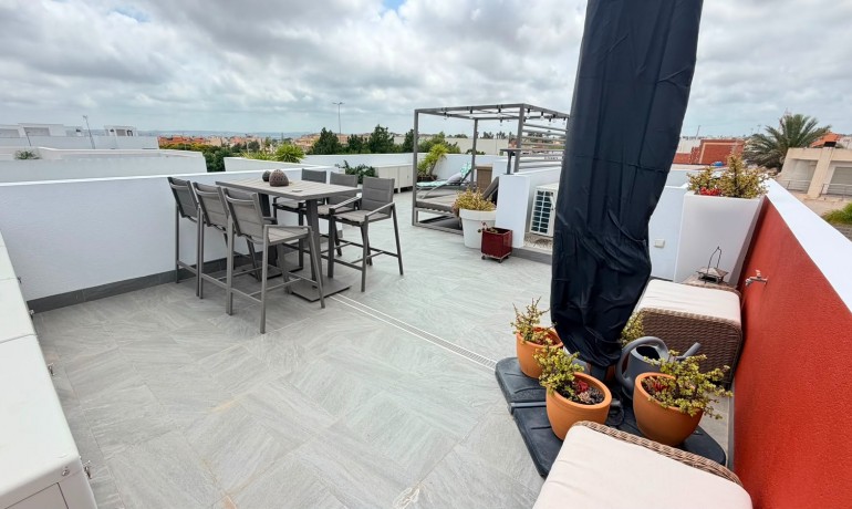 Sale - Villa -
Los Montesinos - La Herrada