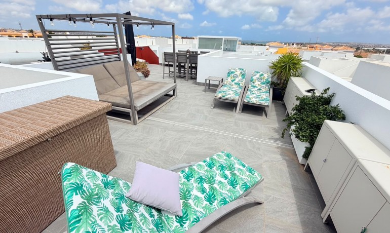Sale - Villa -
Los Montesinos - La Herrada