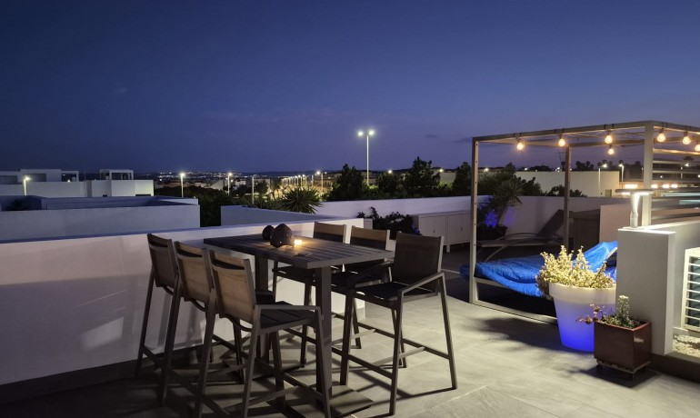Sale - Villa -
Los Montesinos - La Herrada