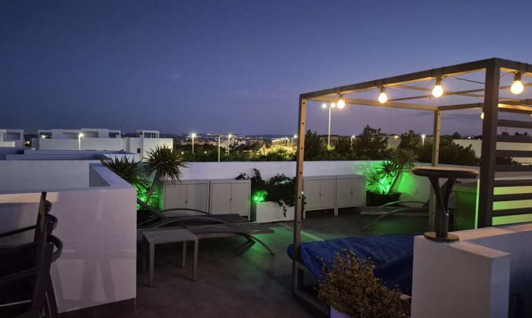 Sale - Villa -
Los Montesinos - La Herrada