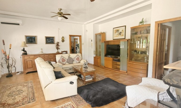 Sale - Finca / Country Property -
Hondon - Hondon de Las Nieves