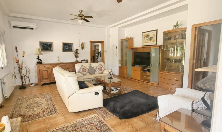 Sale - Finca / Country Property -
Hondon - Hondon de Las Nieves