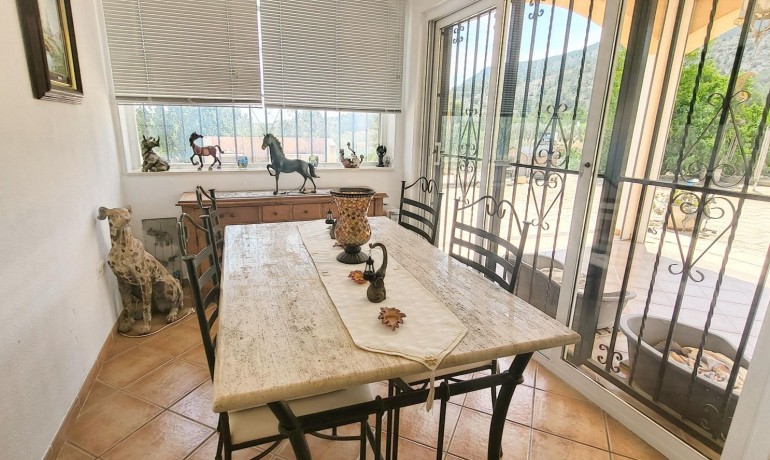 Sale - Finca / Country Property -
Hondon - Hondon de Las Nieves